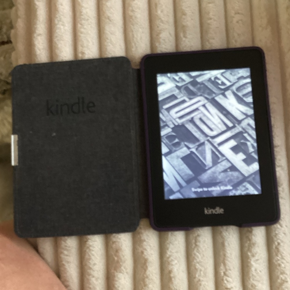 Amazon Black eBook Reader - Picture 4 of 5
